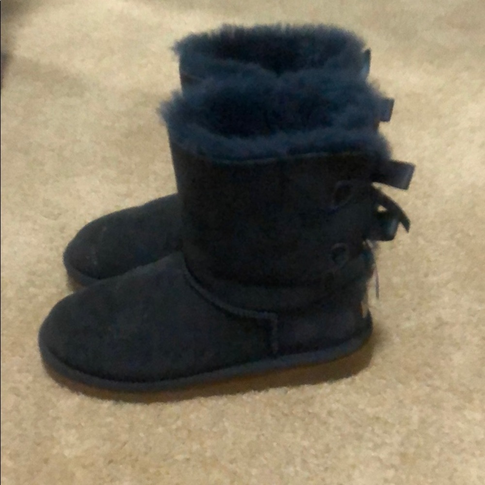 navy blue bailey bow uggs